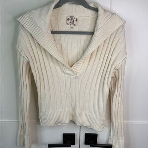 White Creamy V-Neck Ribbed Sweater
